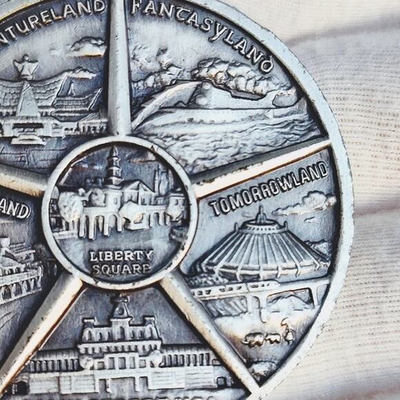 Disney Parks Vintage Pendant Keychain Walt Disney World Rare - Picture 10 of 12